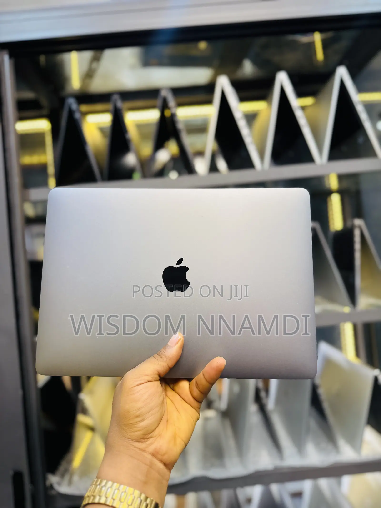 Laptop Apple MacBook Pro 2022 M2 8GB Apple M2 SSD 256GB