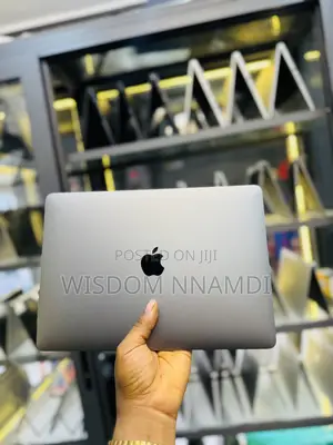 Laptop Apple MacBook Pro 2022 M2 8GB Apple M2 SSD 256GB