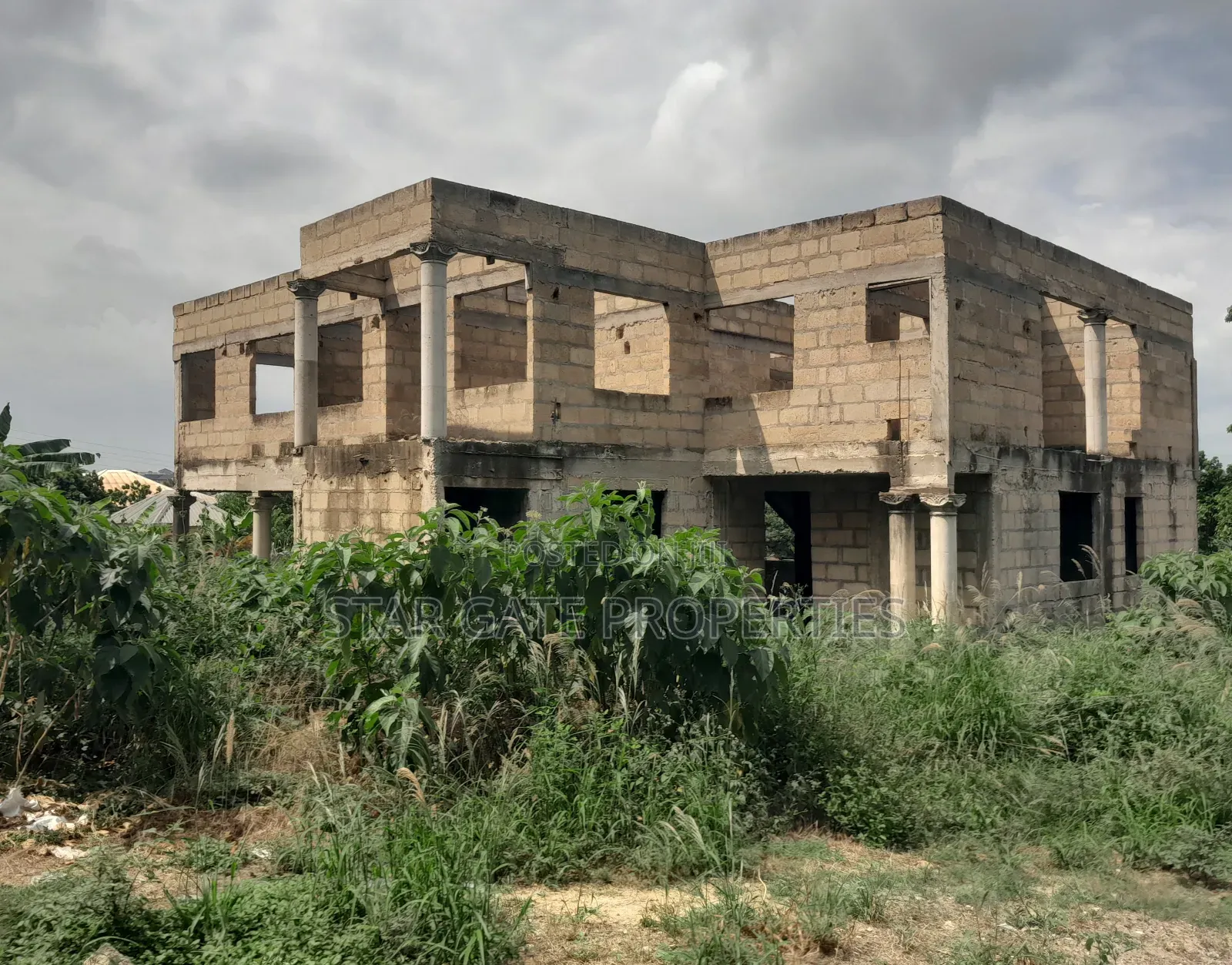 6 Bedrooms House for at Aputuogya ( Atonsu Road)