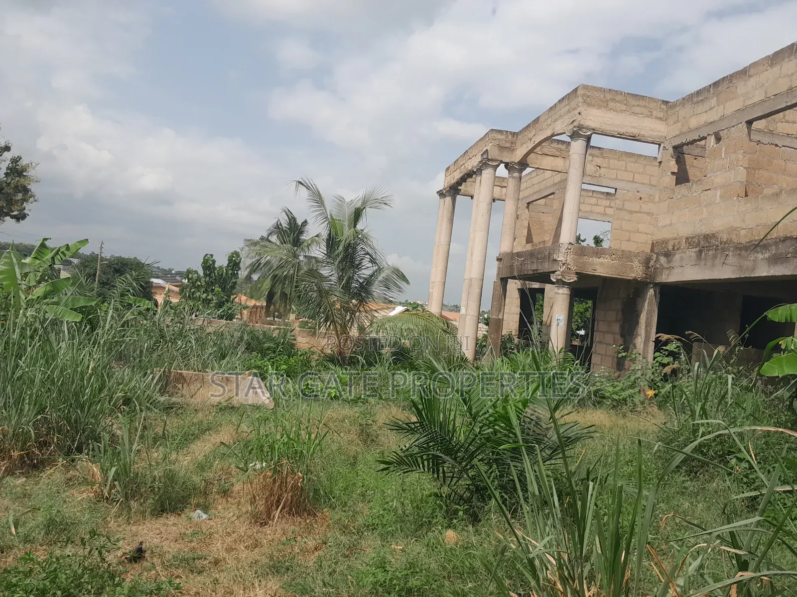 6 Bedrooms House for at Aputuogya ( Atonsu Road)