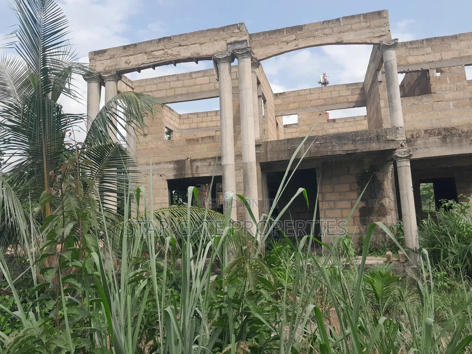 6 Bedrooms House for at Aputuogya ( Atonsu Road)