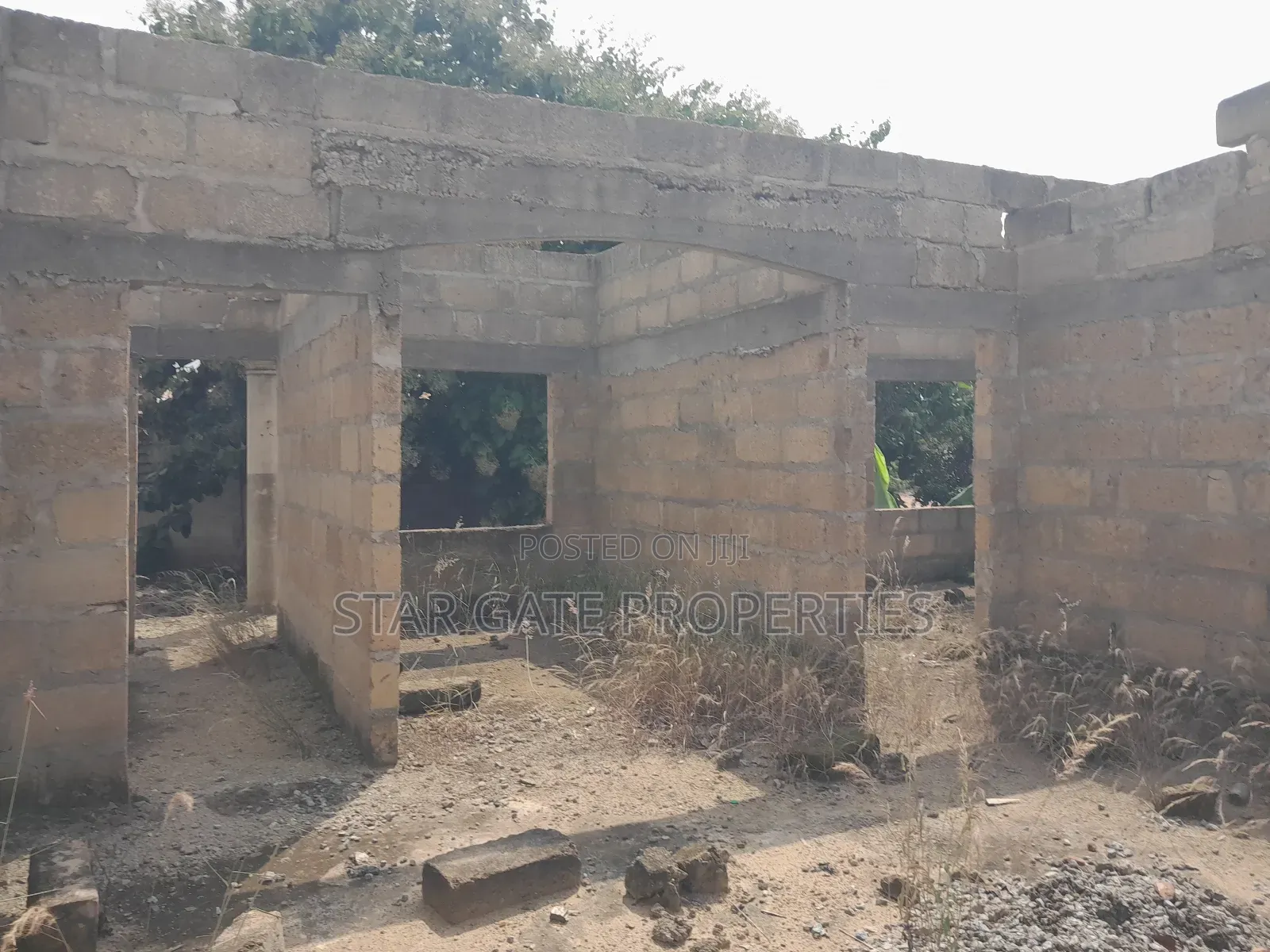 6 Bedrooms House for at Aputuogya ( Atonsu Road)