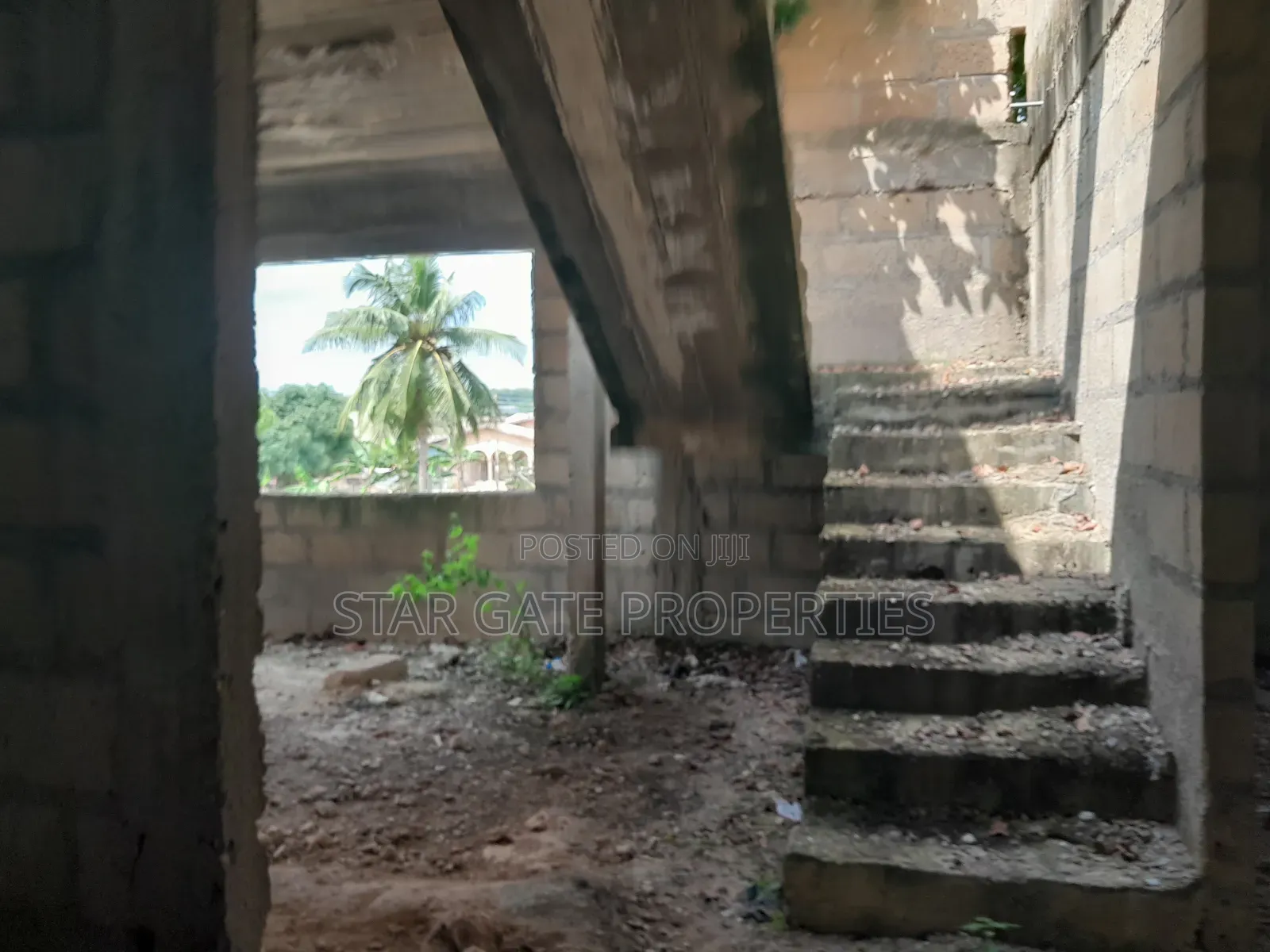 6 Bedrooms House for at Aputuogya ( Atonsu Road)