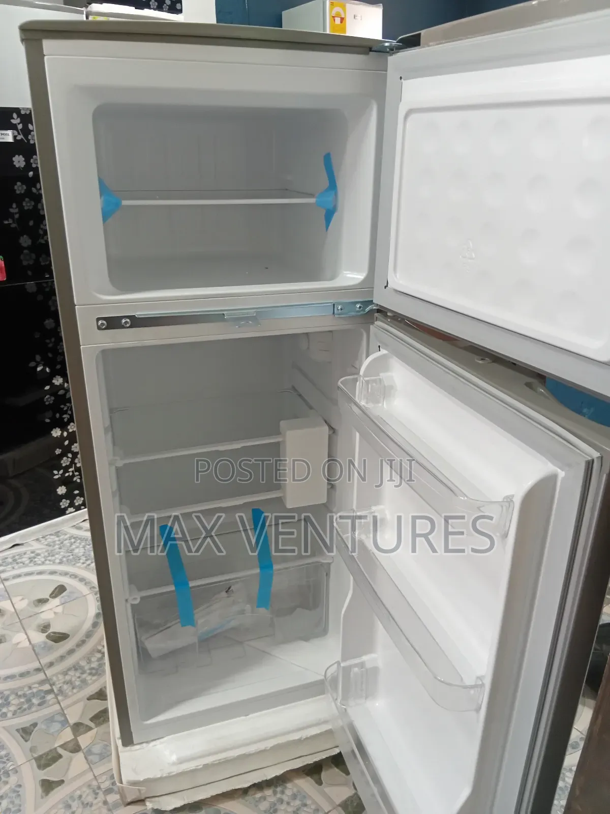 Merely 117l Roch Fridge Freezer Systematic Cooling Set