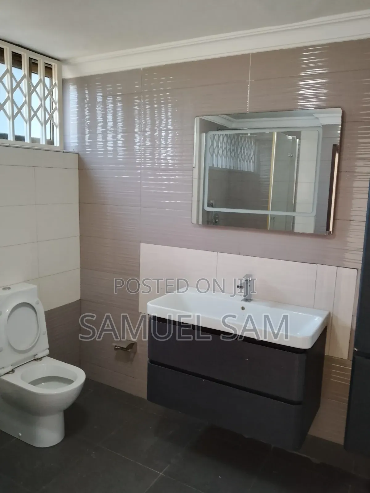 4bdrm House in Community 10, Tema Metropolitan for rent