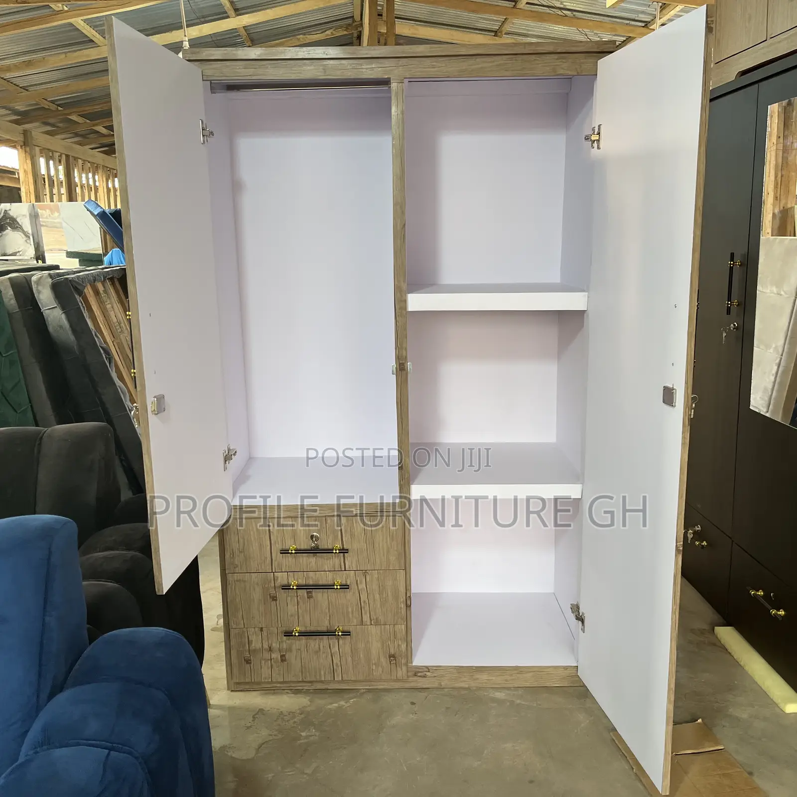 2in1 Wardrobe In Light Brawn // Luxurious And Durable