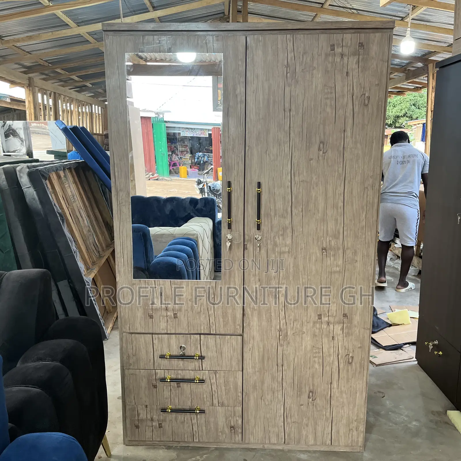 2in1 Wardrobe In Light Brawn // Luxurious And Durable