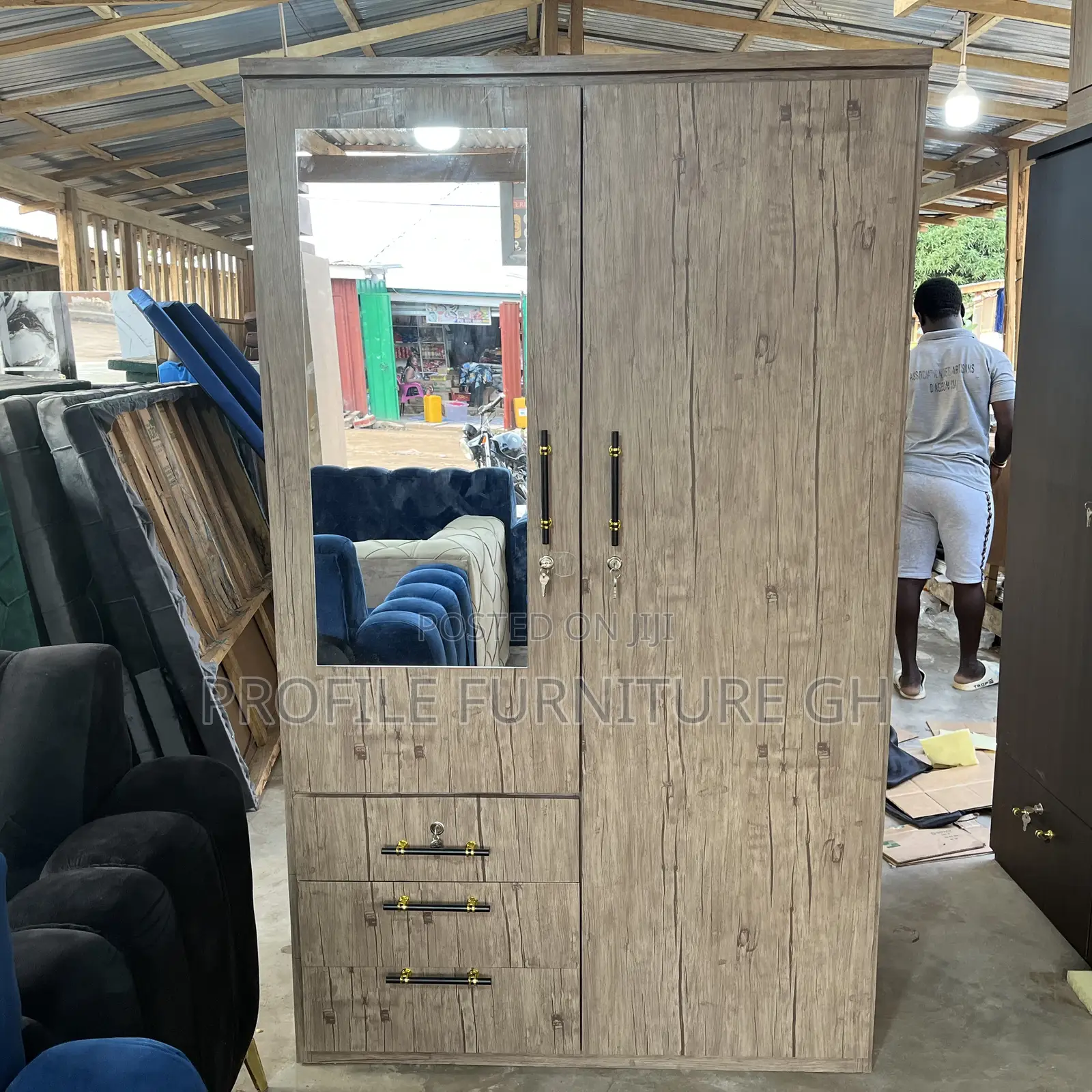 2in1 Wardrobe In Light Brawn // Luxurious And Durable