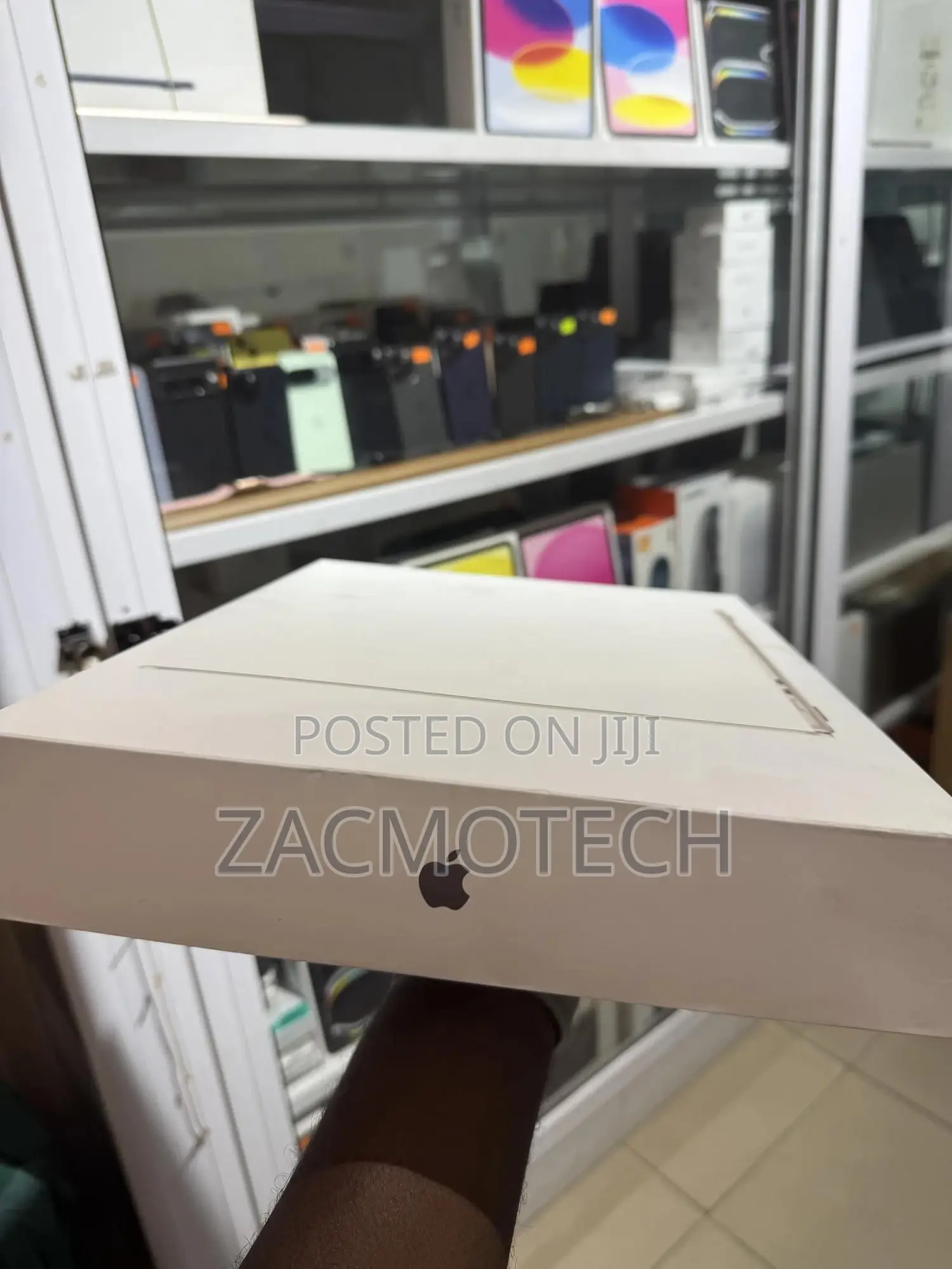 New Laptop Apple MacBook Air 2025 M4 15-Inch 16GB Apple M4 SSD 256GB