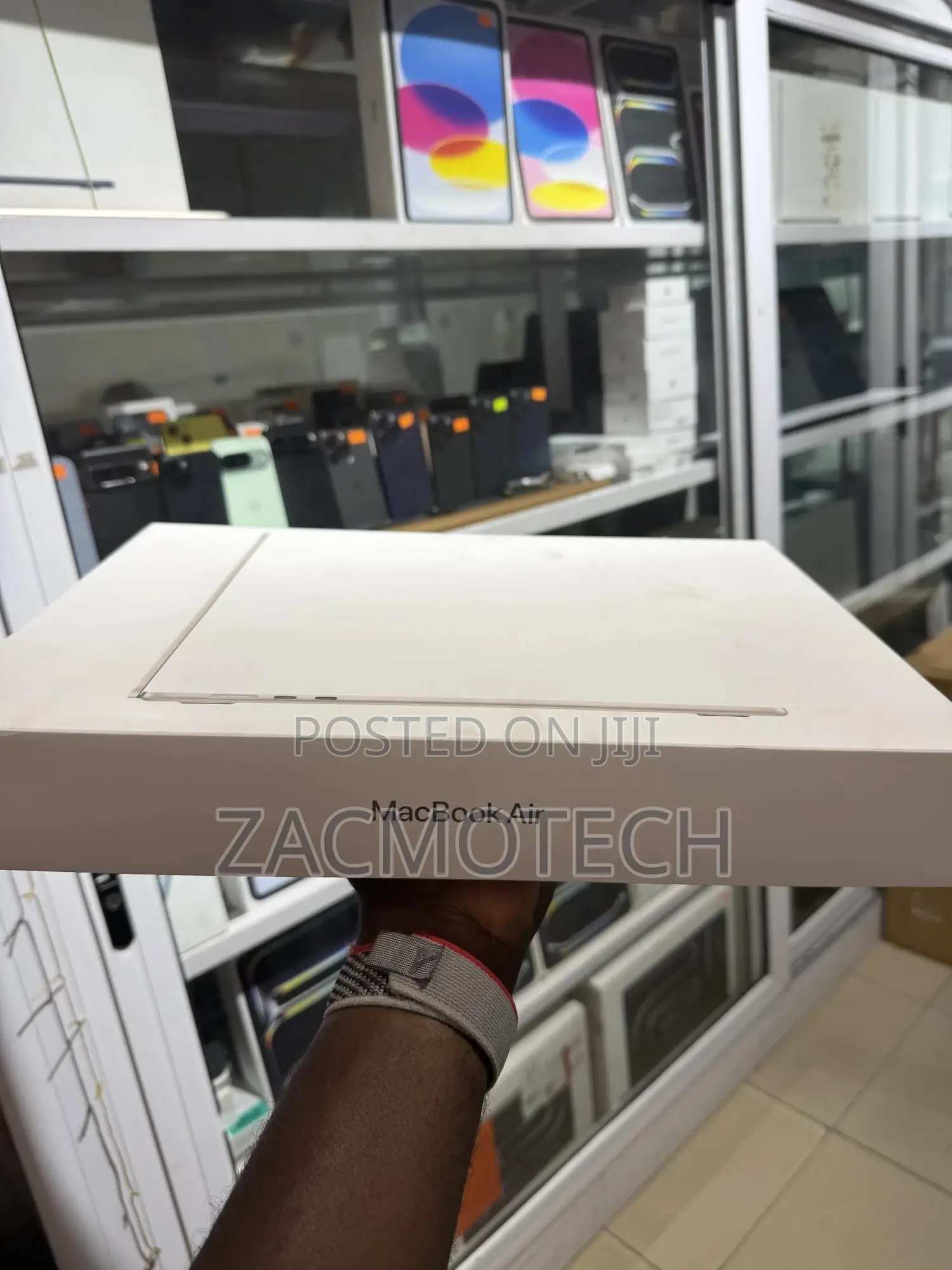 New Laptop Apple MacBook Air 2025 M4 15-Inch 16GB Apple M4 SSD 256GB