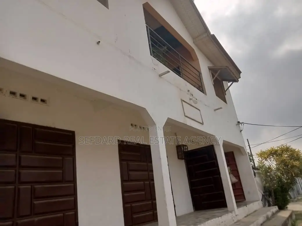 5bdrm House in Pokuase for sale