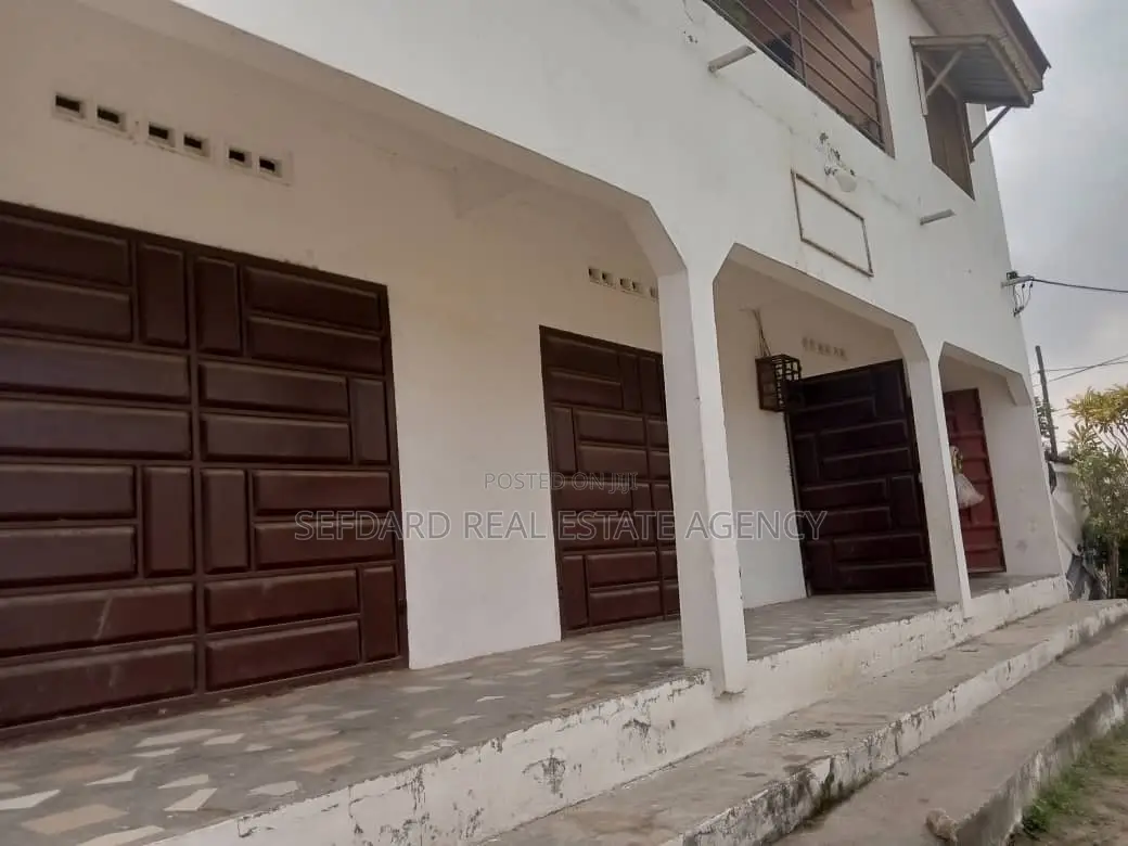 5bdrm House in Pokuase for sale