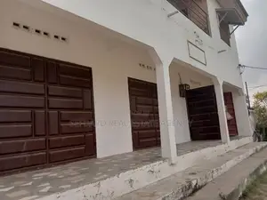 5bdrm House in Pokuase for sale