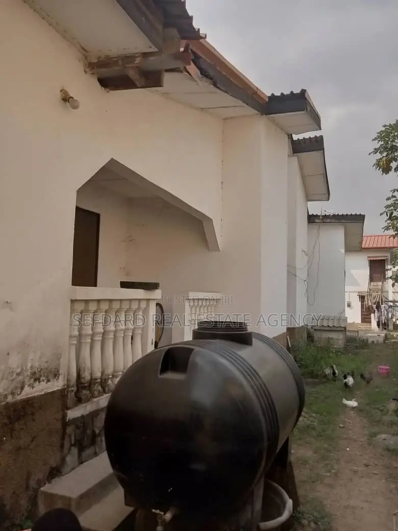 5bdrm House in Pokuase for sale