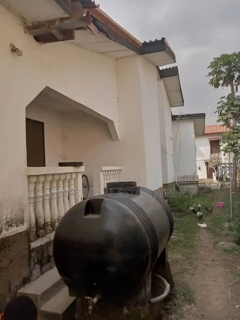 5bdrm House in Pokuase for sale
