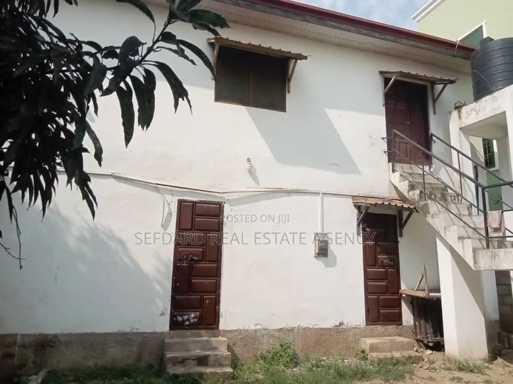 5bdrm House in Pokuase for sale