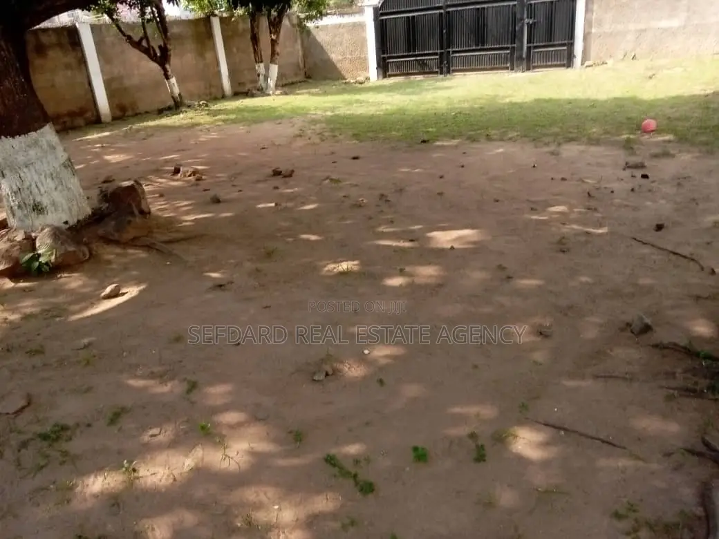 5bdrm House in Pokuase for sale