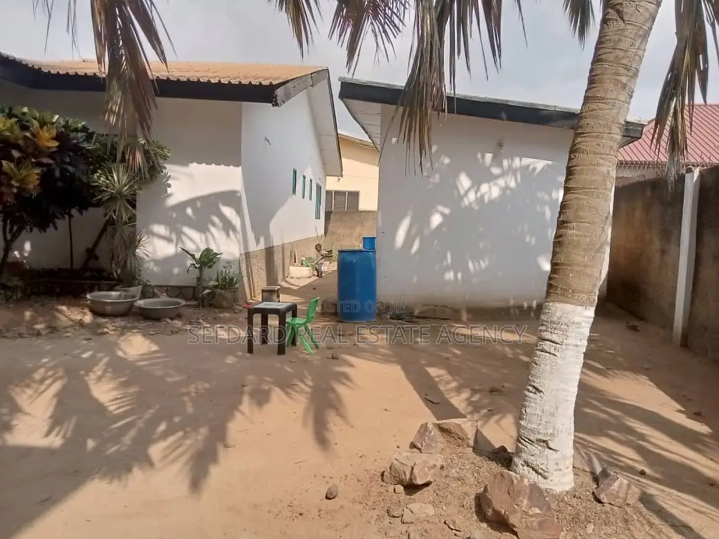5bdrm House in Pokuase for sale