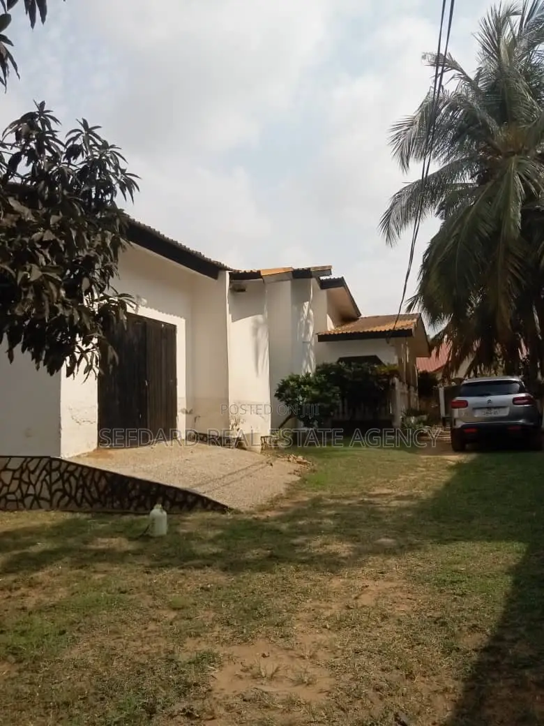 5bdrm House in Pokuase for sale