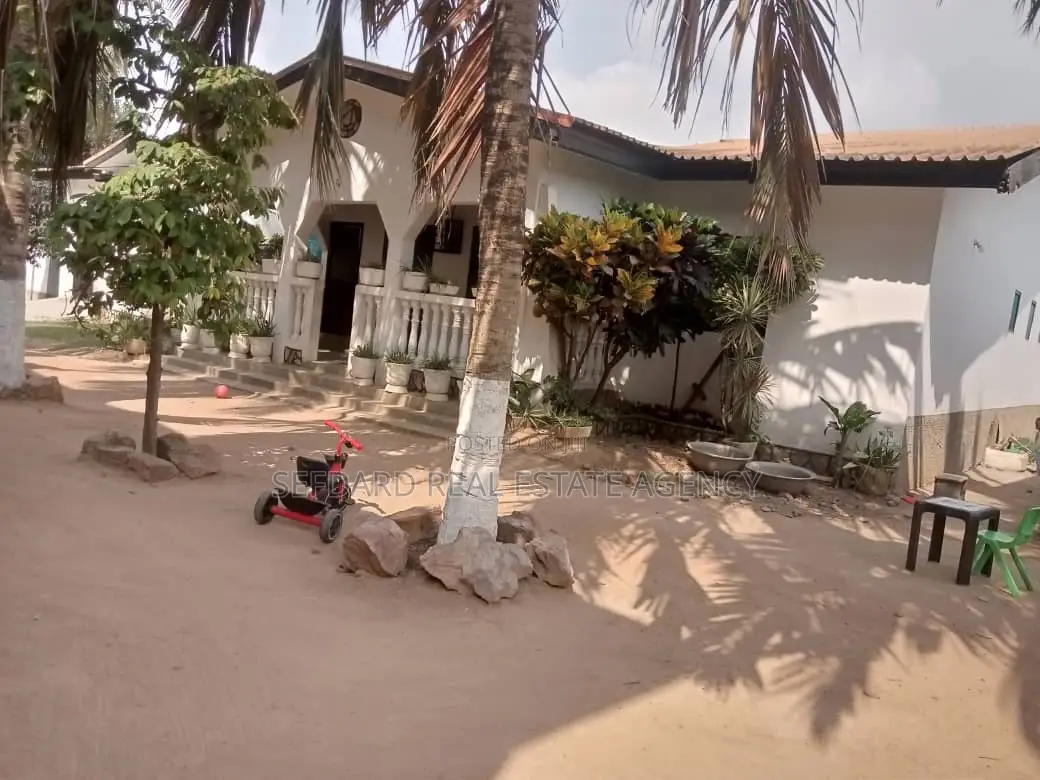 5bdrm House in Pokuase for sale