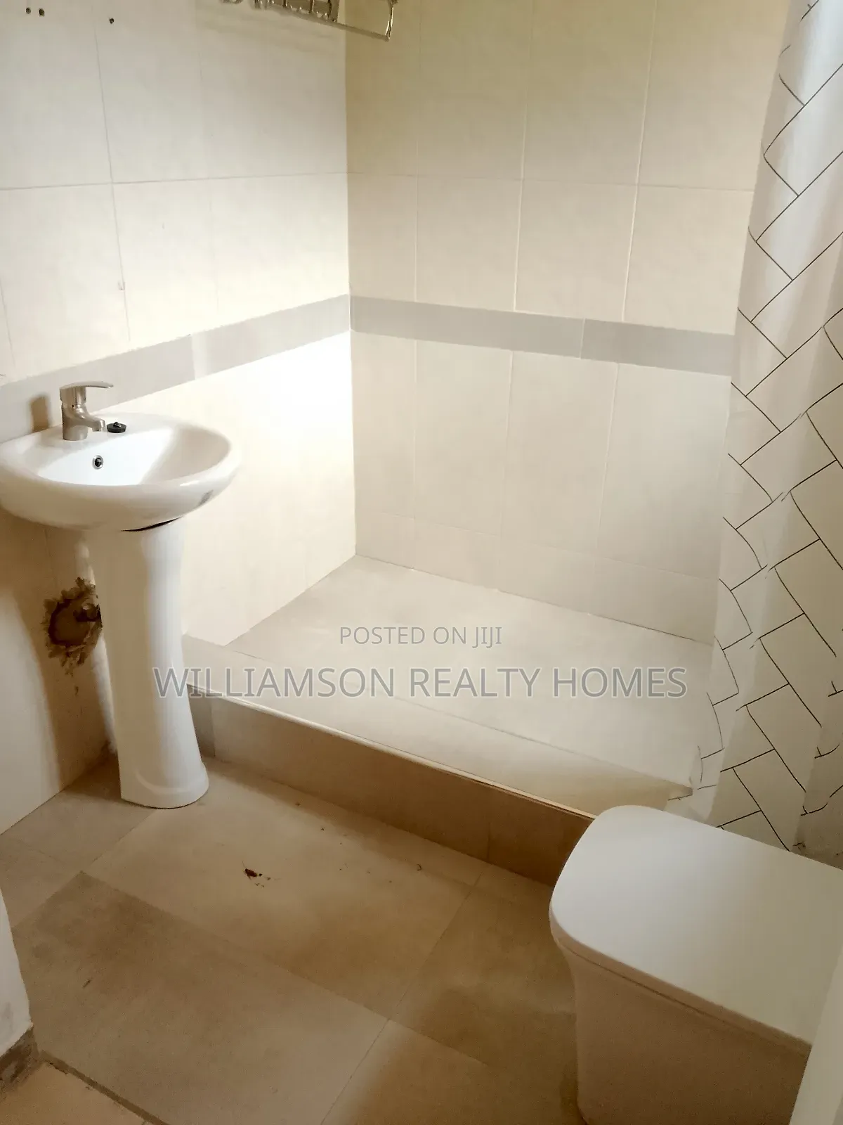 3bdrm House in Devtraco Estate,, Spintex for rent