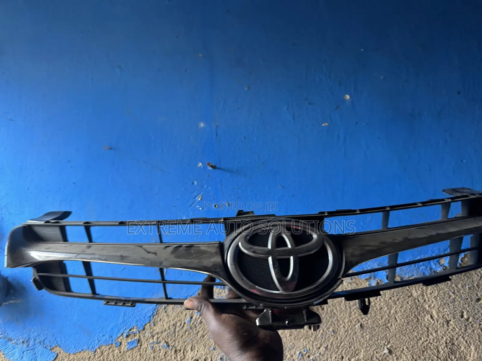 2015-2017 Toyota Camry Se    Front Upper Grille Oem