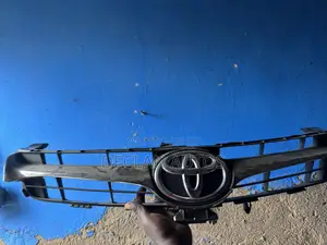 2015-2017 Toyota Camry Se    Front Upper Grille Oem