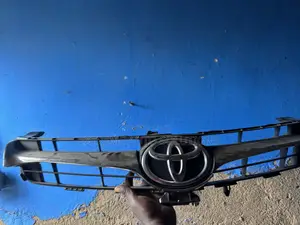 2015-2017 Toyota Camry Se    Front Upper Grille Oem