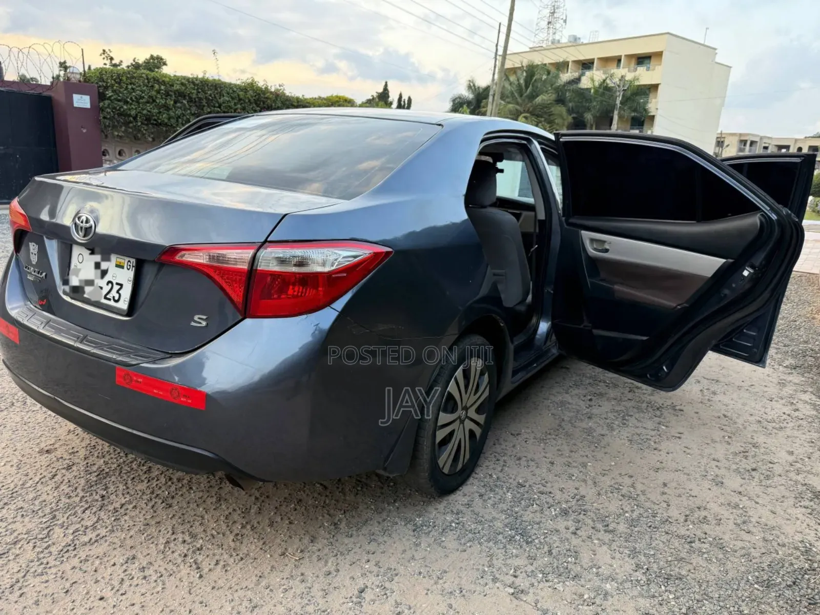Toyota Corolla LE (1.8L 4cyl 2A) 2019 Gray