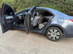 Toyota Corolla LE (1.8L 4cyl 2A) 2019 Gray