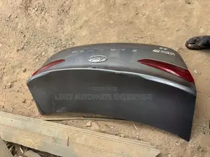 Hyundai Elantra 2018-2020 Booth / Trunk