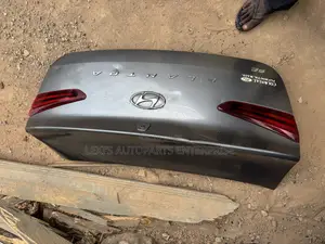Hyundai Elantra 2018-2020 Booth / Trunk