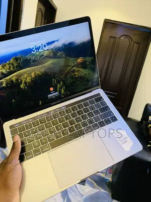 Laptop Apple MacBook Pro 2018 32GB Intel Core I7 SSD 512GB