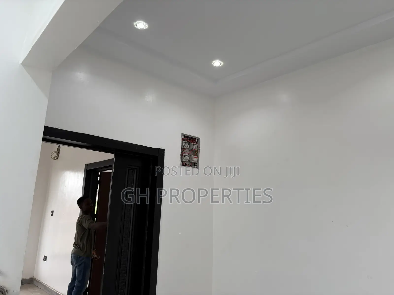 4bdrm Duplex in Ahodwo Runabout, Kumasi Metropolitan for sale
