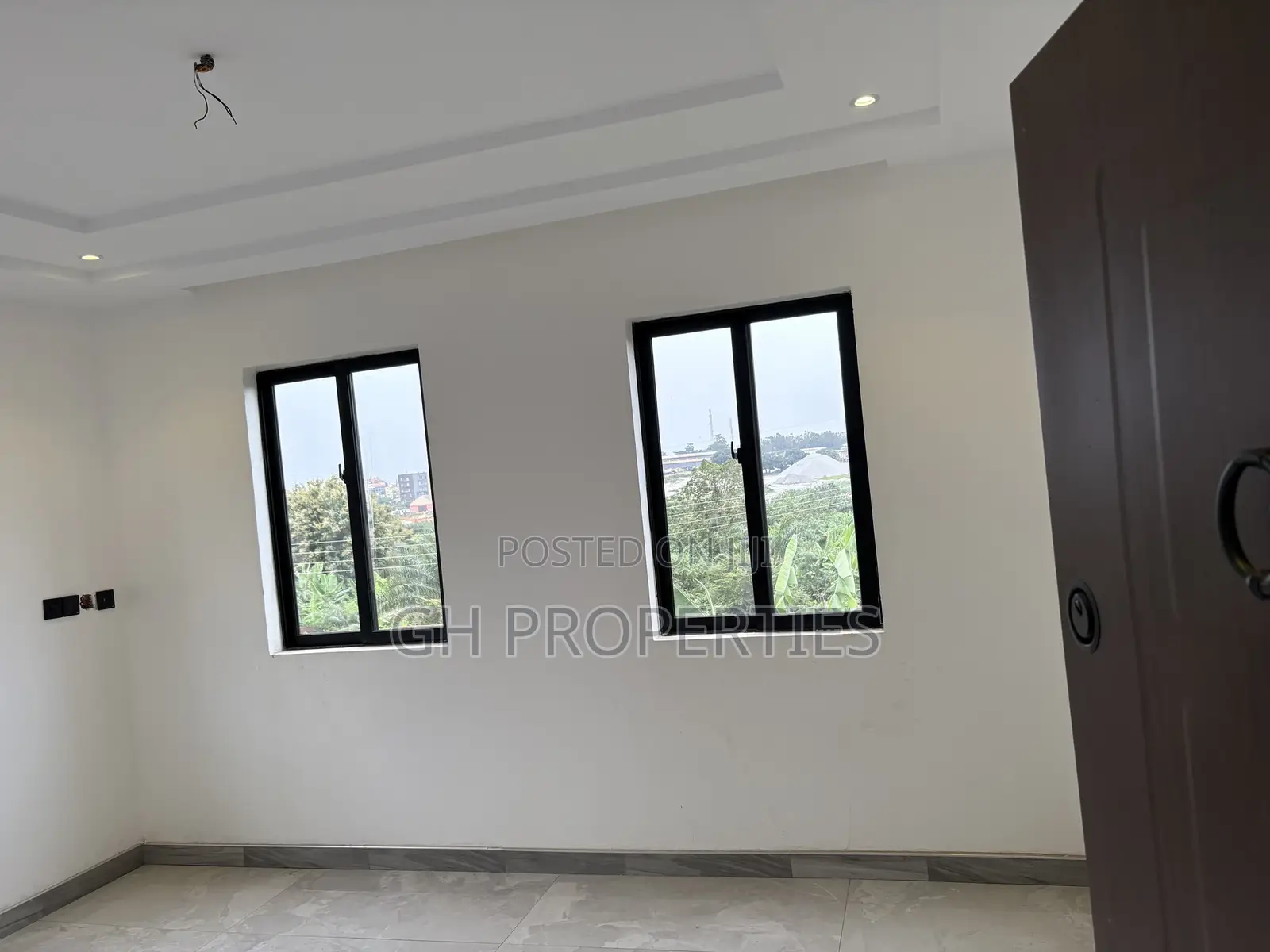 4bdrm Duplex in Ahodwo Runabout, Kumasi Metropolitan for sale
