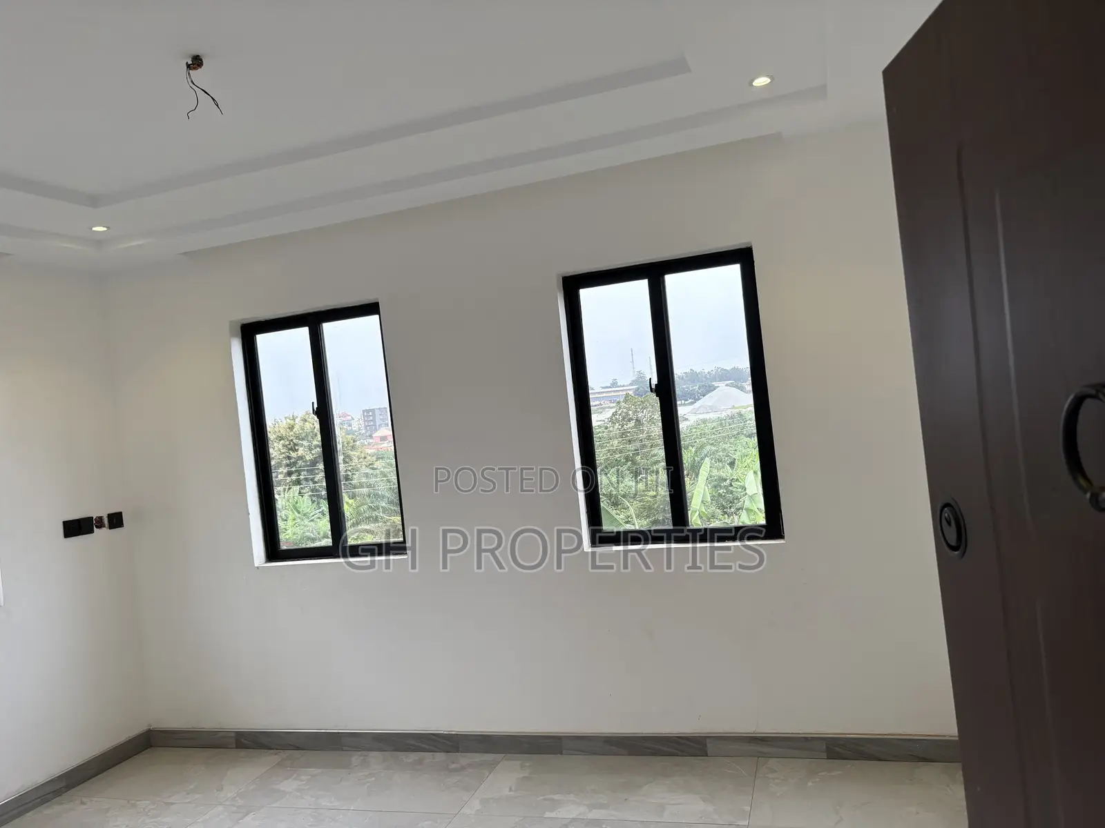 4bdrm Duplex in Ahodwo Runabout, Kumasi Metropolitan for sale
