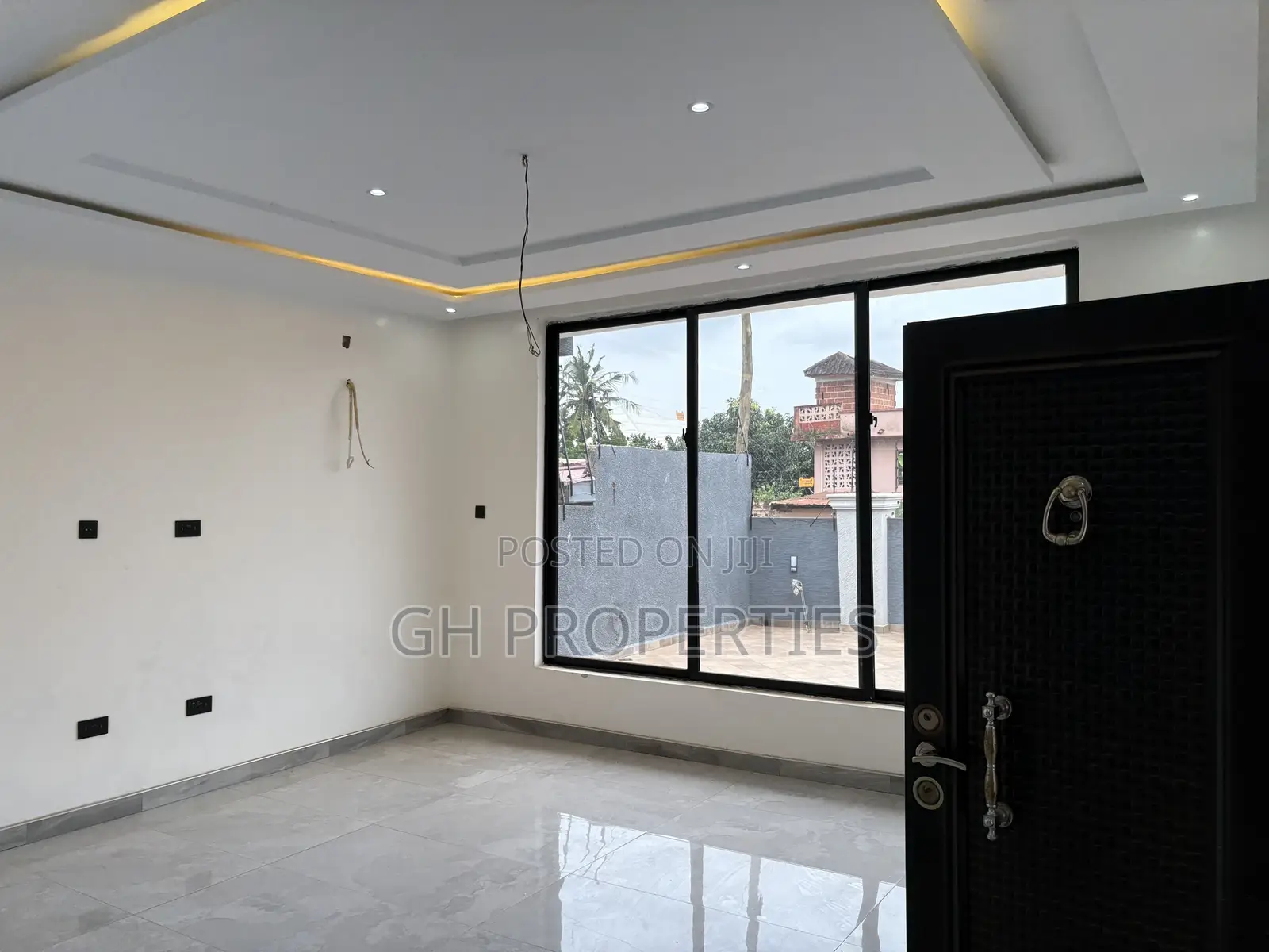 4bdrm Duplex in Ahodwo Runabout, Kumasi Metropolitan for sale