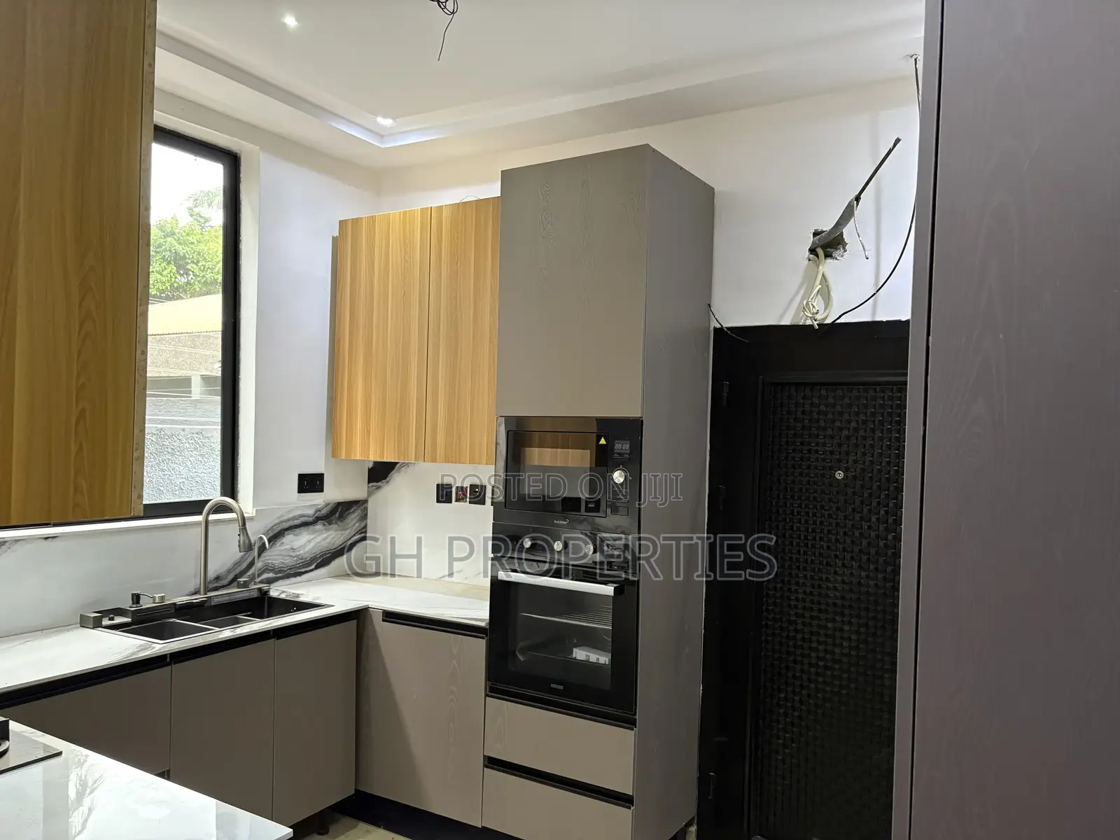 4bdrm Duplex in Ahodwo Runabout, Kumasi Metropolitan for sale