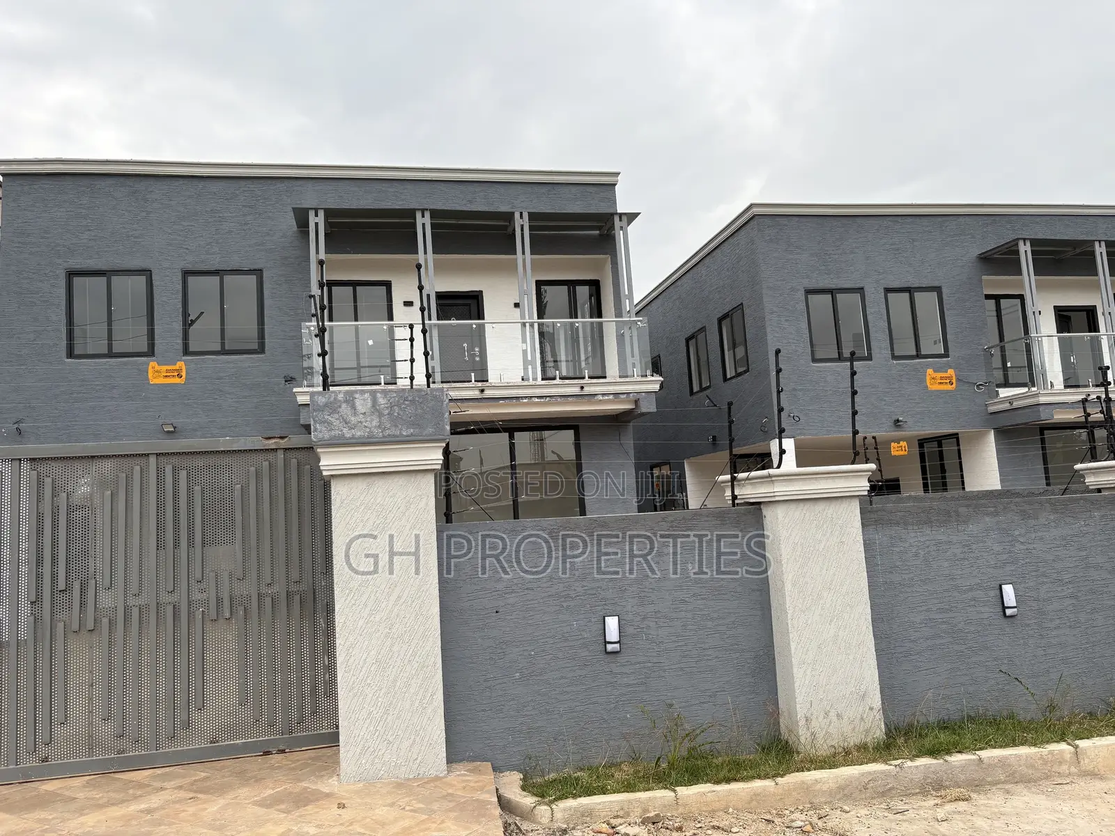 4bdrm Duplex in Ahodwo Runabout, Kumasi Metropolitan for sale