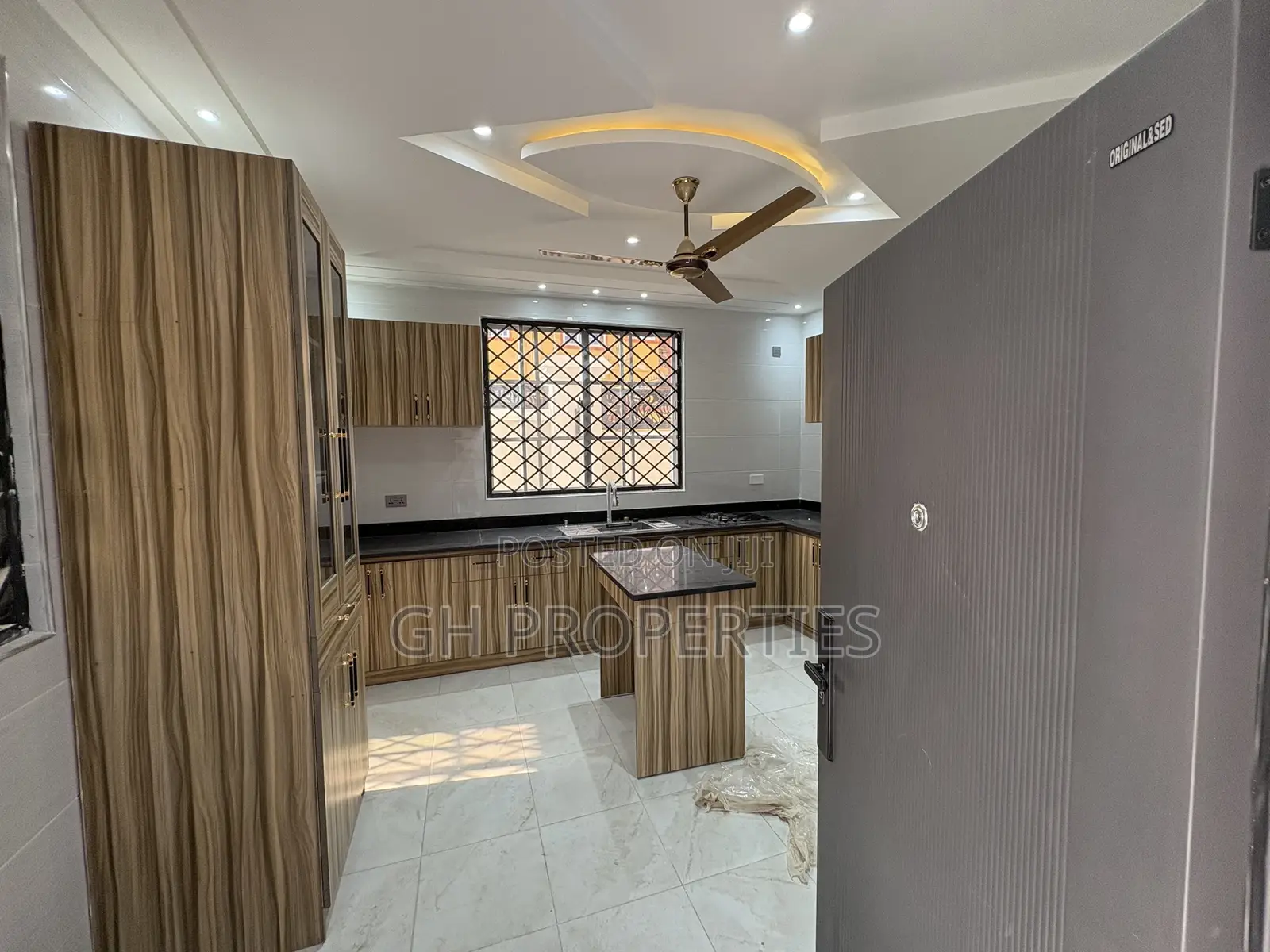 7bdrm Mansion in Atasemanso., Kumasi Metropolitan for sale