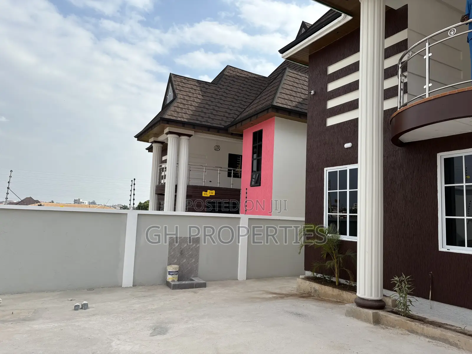 7bdrm Mansion in Atasemanso., Kumasi Metropolitan for sale