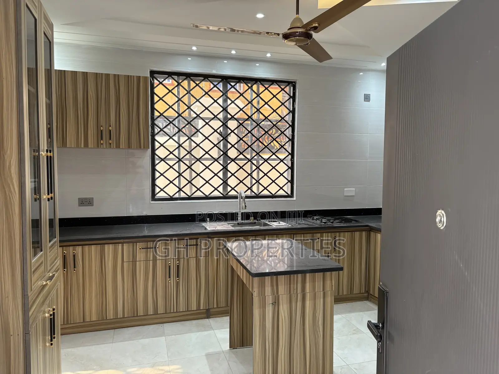 7bdrm Mansion in Atasemanso., Kumasi Metropolitan for sale