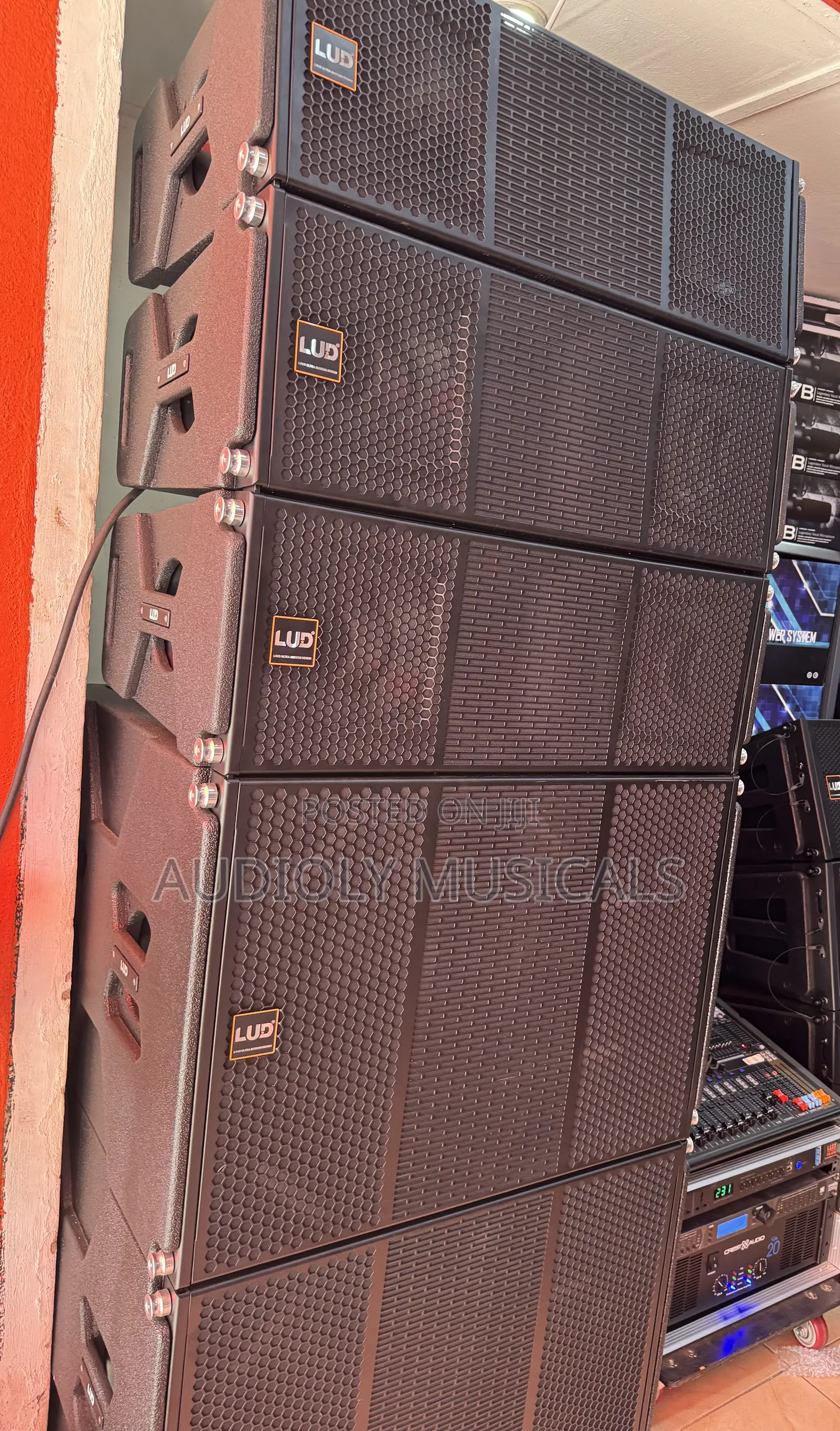 Single Bass Speaker With 3-Line Array 10- Inches