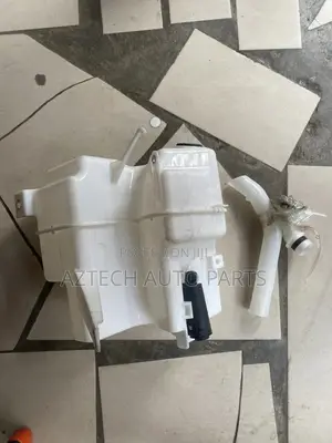 Toyota Camry 2018,2019,2020,2021,2022 Wiper Bottle