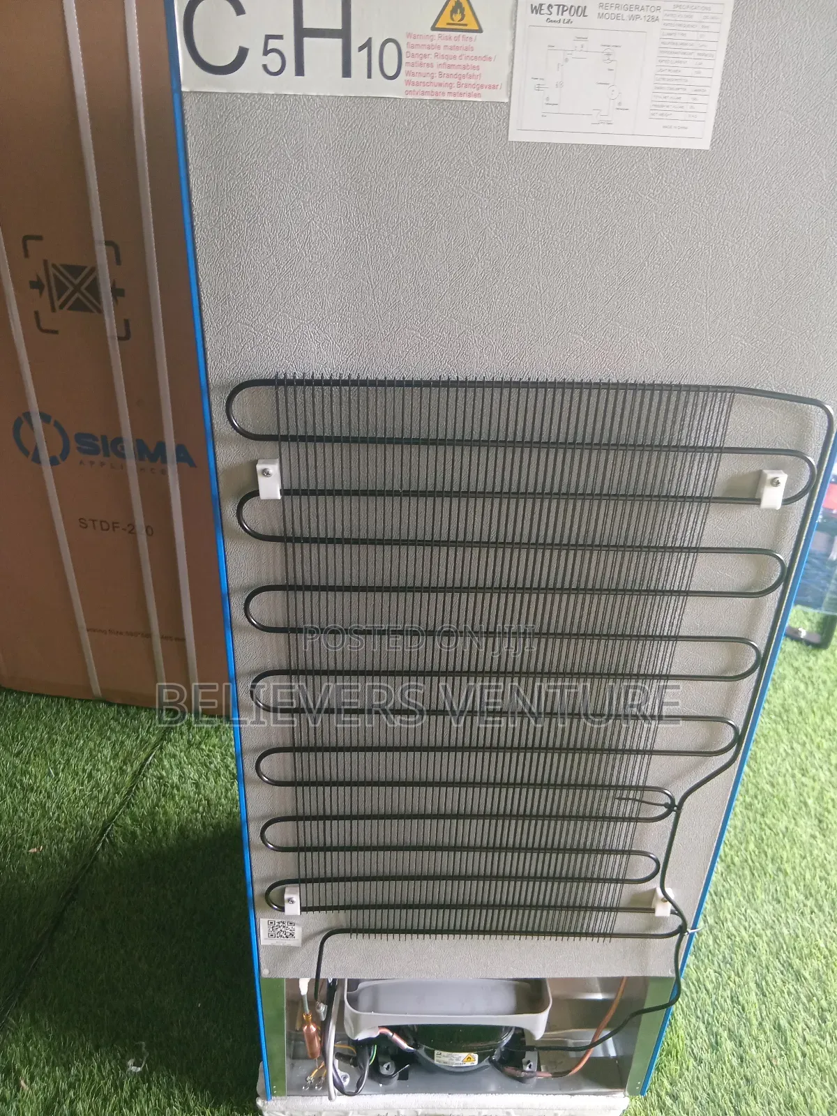 Strong Compressor Westpool Fridge Fridge Freezer 108liters