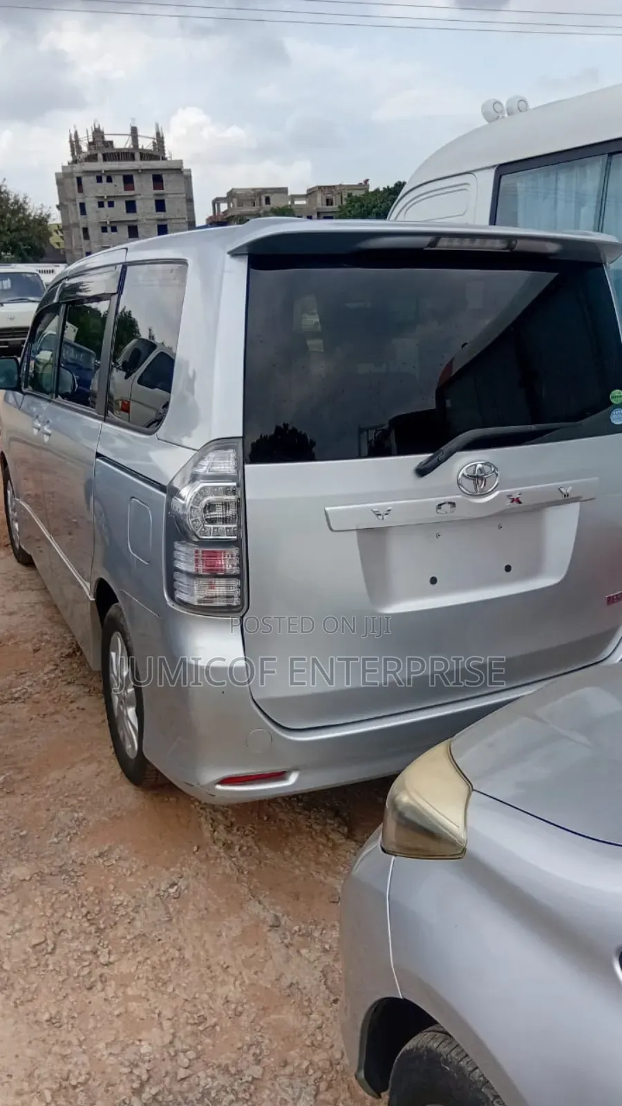 Toyota Voxy 2011 Silver