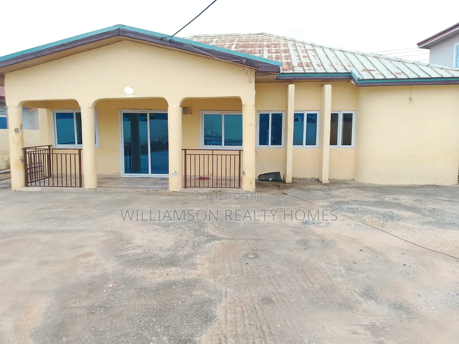 3bdrm House in Hfc Estate Area, Spintex for rent