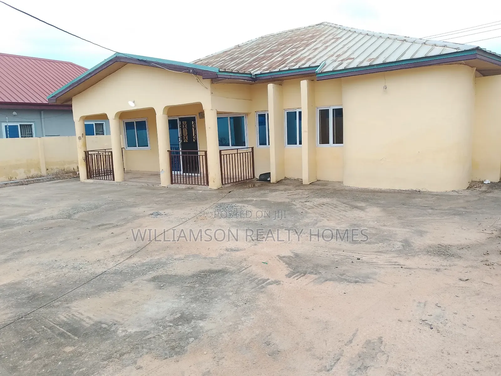 3bdrm House in Hfc Estate Area, Spintex for rent