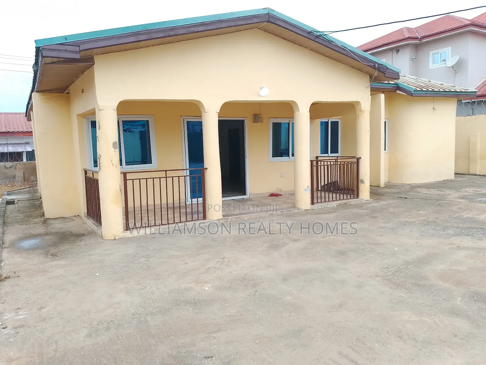 3bdrm House in Hfc Estate Area, Spintex for rent