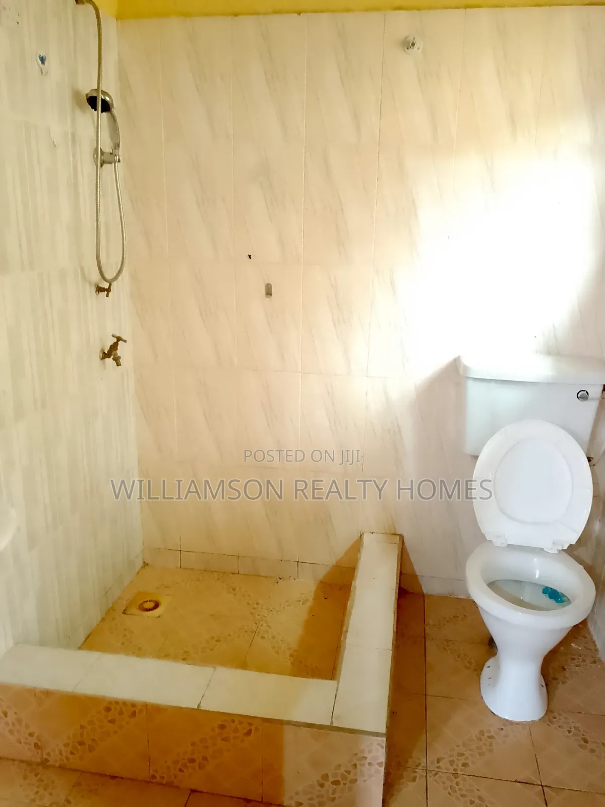 3bdrm House in Hfc Estate Area, Spintex for rent